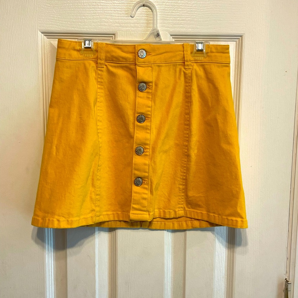 Yellow celebrity pink skirt. Size 1.